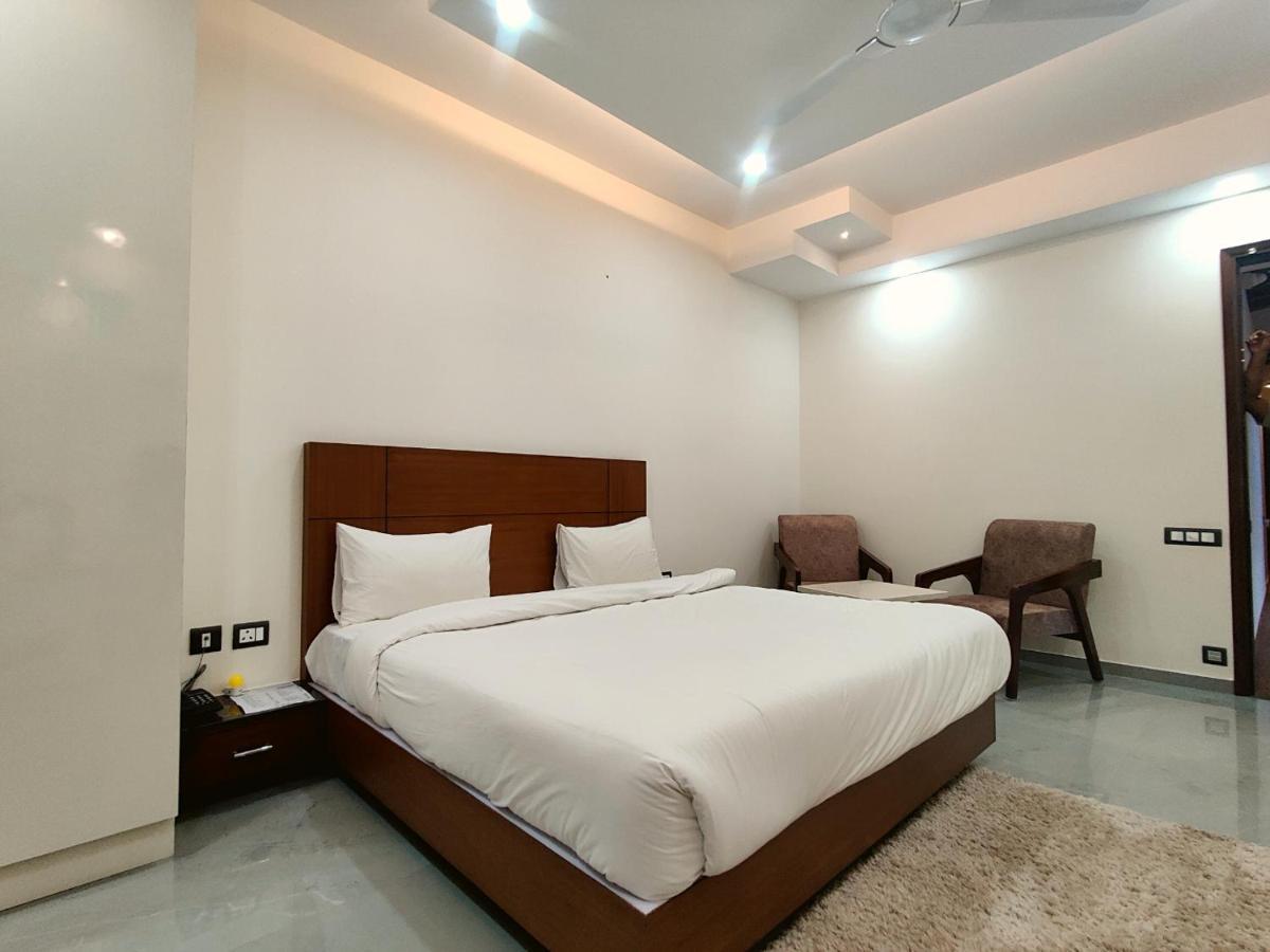 The Shacon Hotel Noida Exterior photo